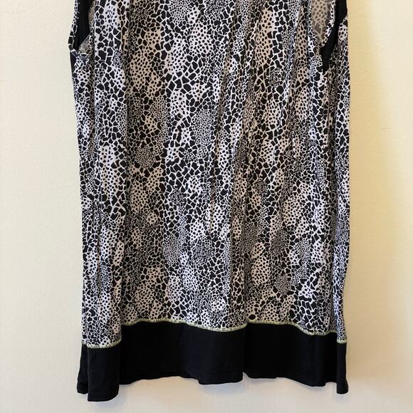 (2) Dillards Pajamas M shorts / S top AOP black white giraffe animal print - Picture 8 of 15